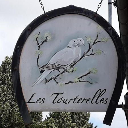 La Tourterelle Apartment Thaims Exterior photo